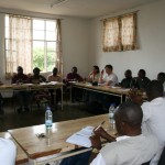 La première réunion de la délagation avec les services diocésains dans la salle Antoinette du Centre Olame